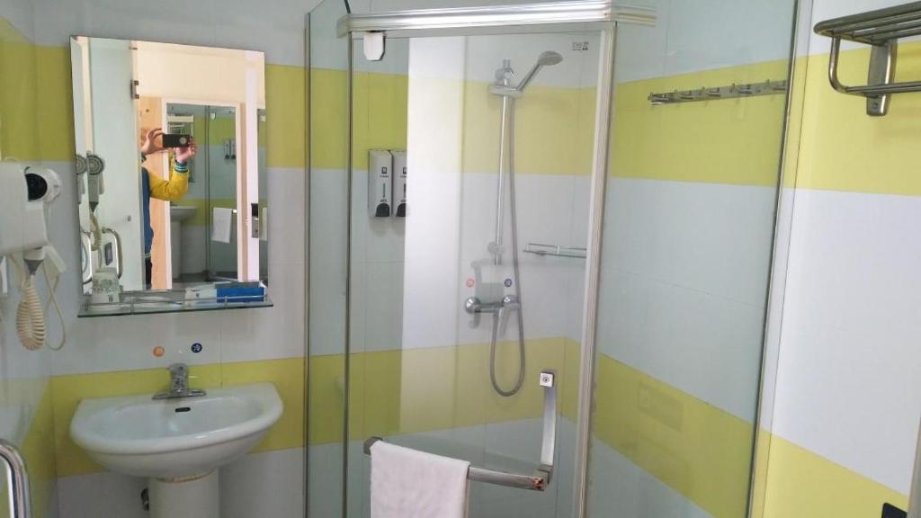 Шанграо: 7Days Inn Yiyang victory road