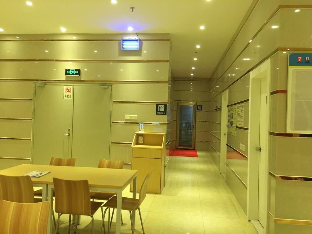 Хойчжоу: 7Days Inn Huizhou Longxi Town
