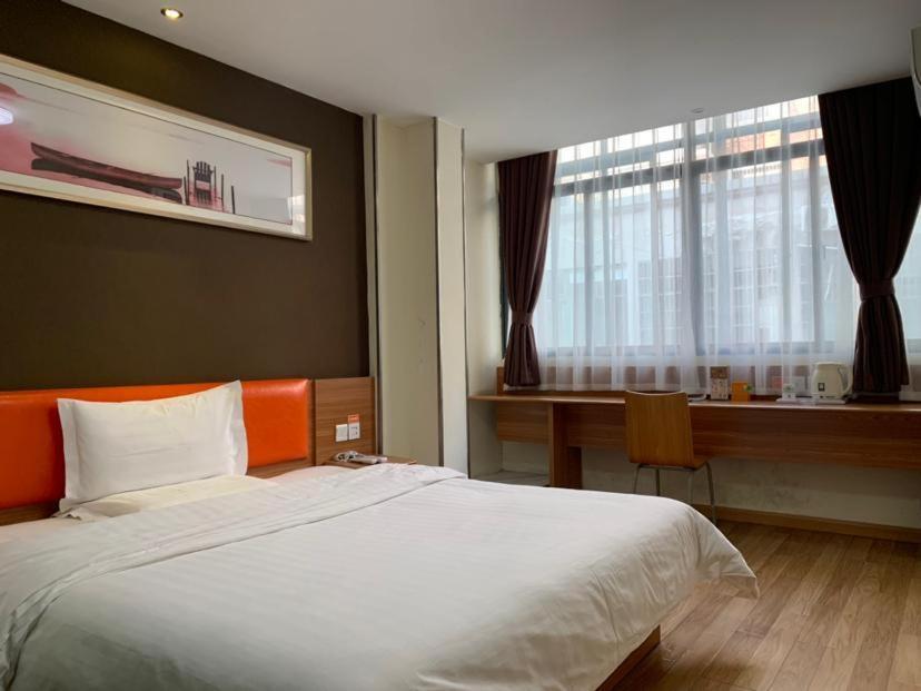 Фуян: 7Days Inn Yingshang Lan-Star building materials market