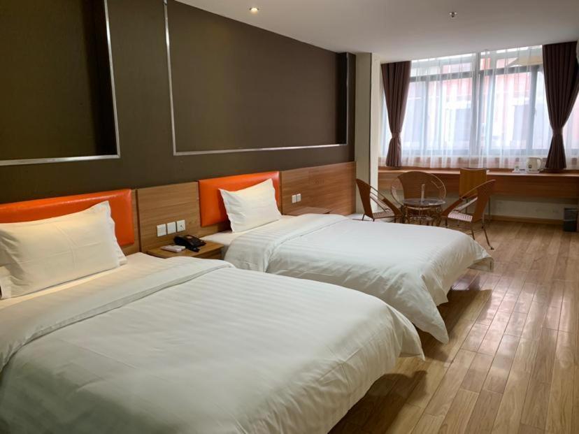 Фуян: 7Days Inn Yingshang Lan-Star building materials market