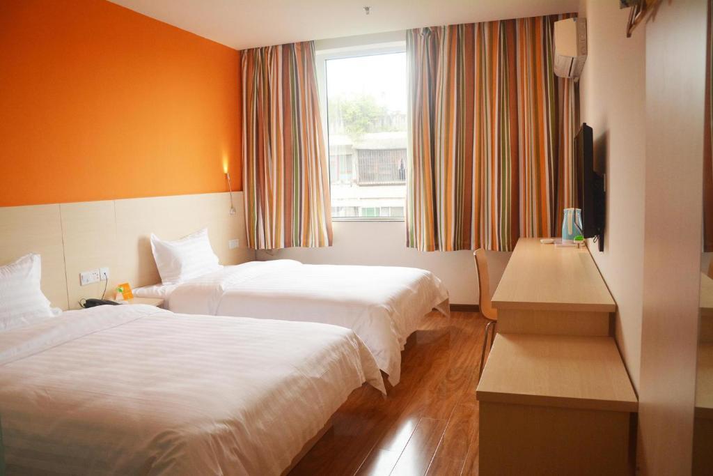 Лешан: 7Days Inn Emeishan Center