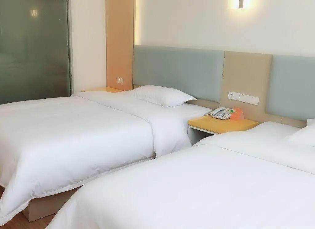 Гучжоу: 7Days Inn Rongjiang Binjiang Avenue Branch