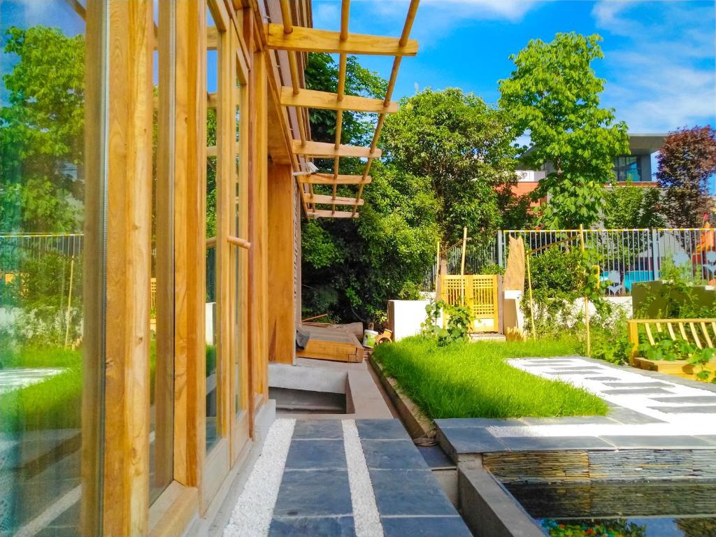 Сиань: Flower House