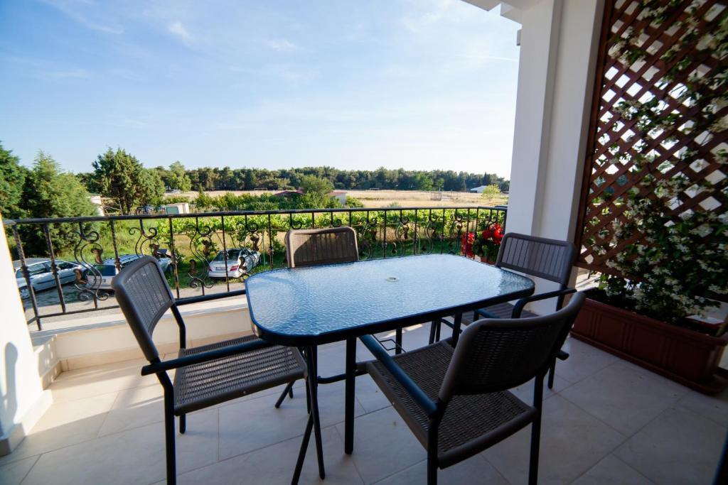 Ульцинь: Apartments Kollari