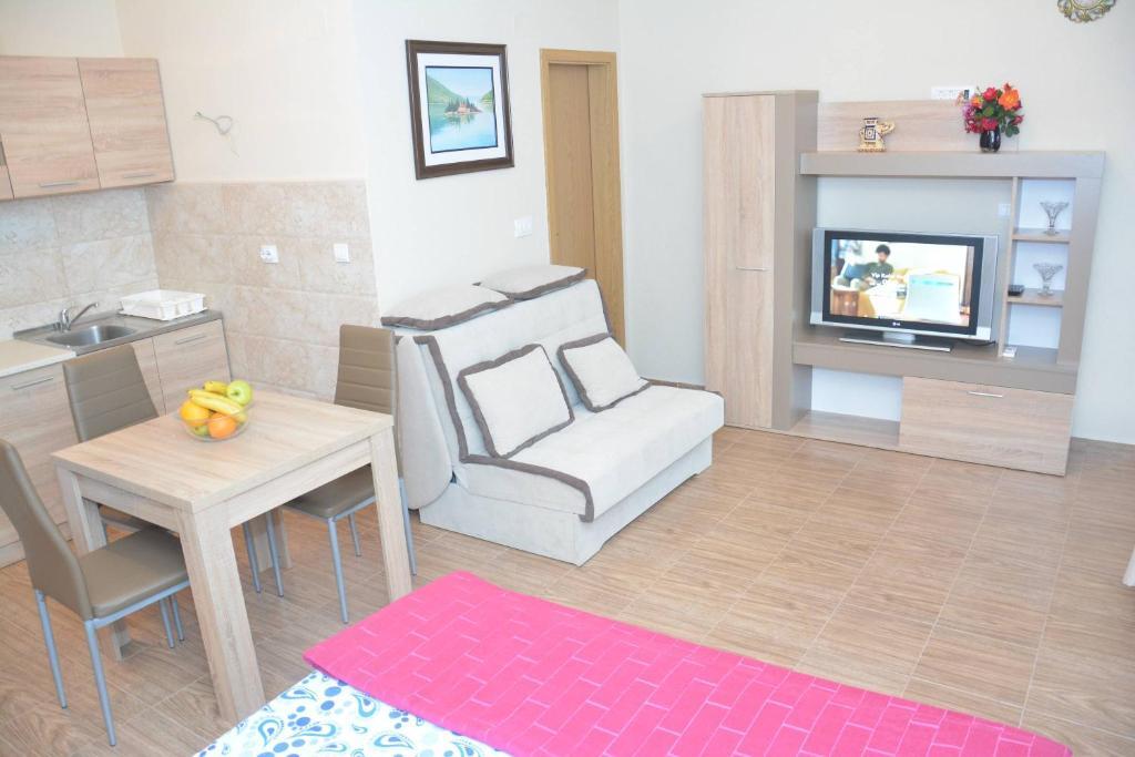 Доброта: Apartments Marash