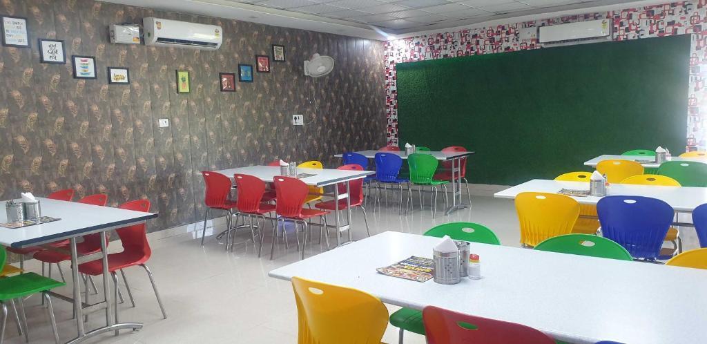 Фаридабад: OYO 91829 Shiva Tourist Dhaba