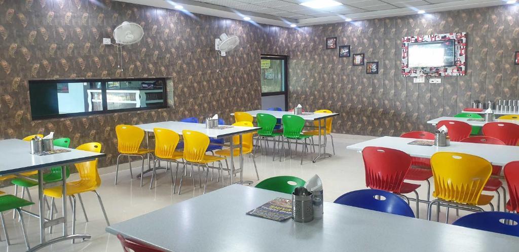 Фаридабад: OYO 91829 Shiva Tourist Dhaba