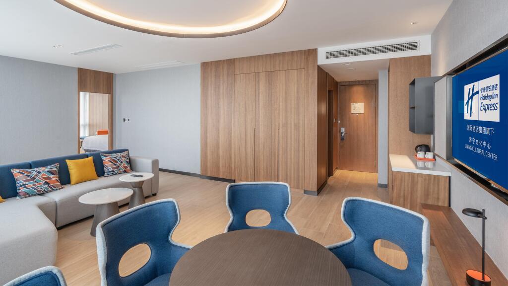 Цзинин: Holiday Inn Express Jining Cultural Center, an IHG Hotel