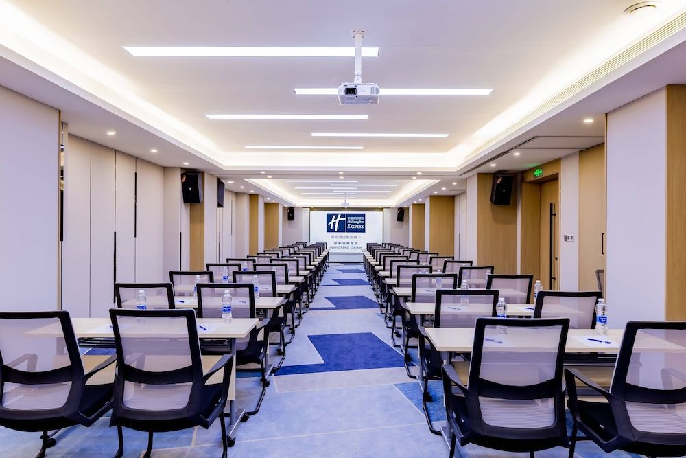 Хух-Хото: Holiday Inn Express Hohhot East Station, an IHG Hotel