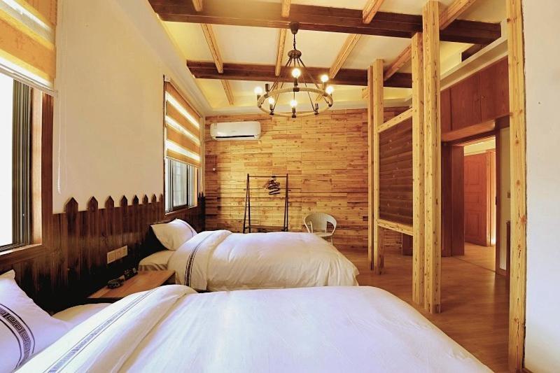 Чжанцзяцзе: Literary Paradise Guesthouse