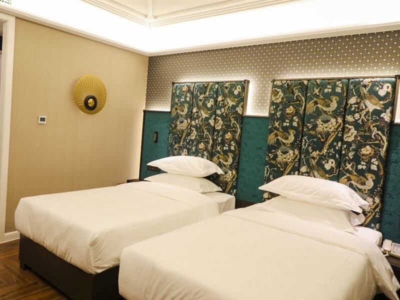 Аньцин: Jinjiang Metropolo Hotel Anqing High-speed Railway Station，Guangcai  7th street