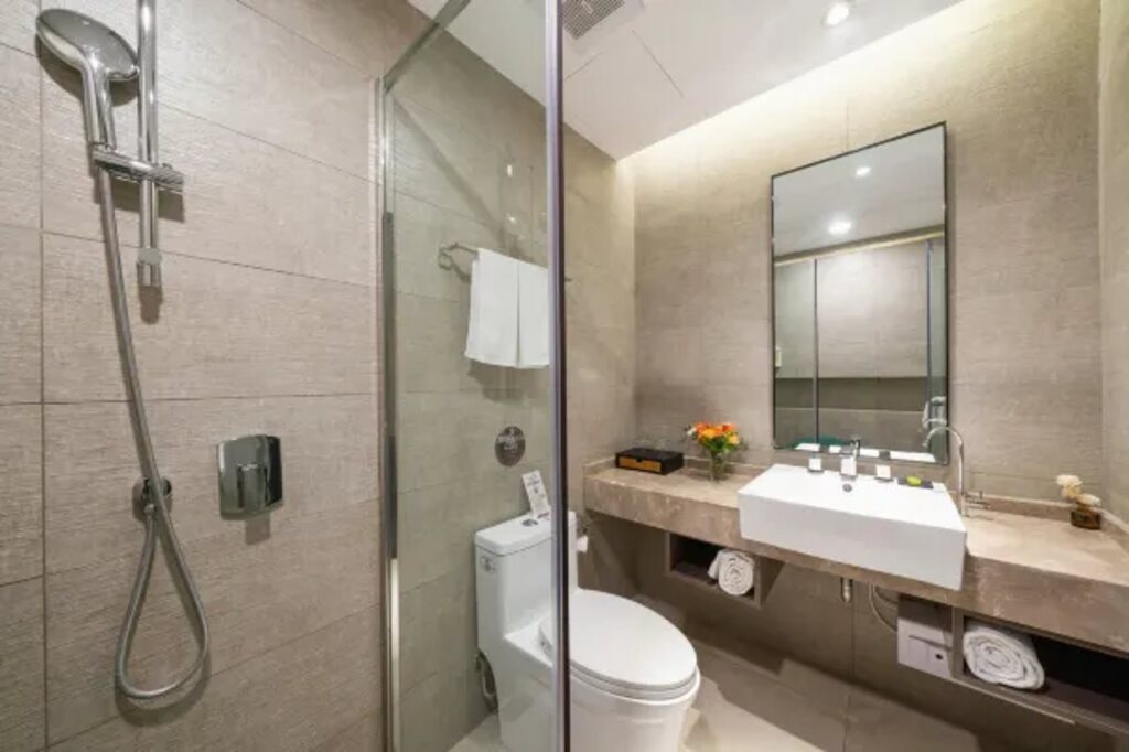 Шэньян: Home Inn Plus (Shenyang Sanhao Street Shengjing Hospital)