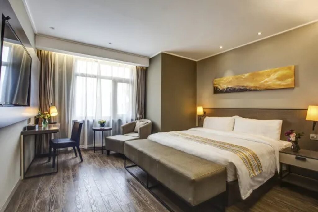 Шэньян: Home Inn Plus (Shenyang Sanhao Street Shengjing Hospital)