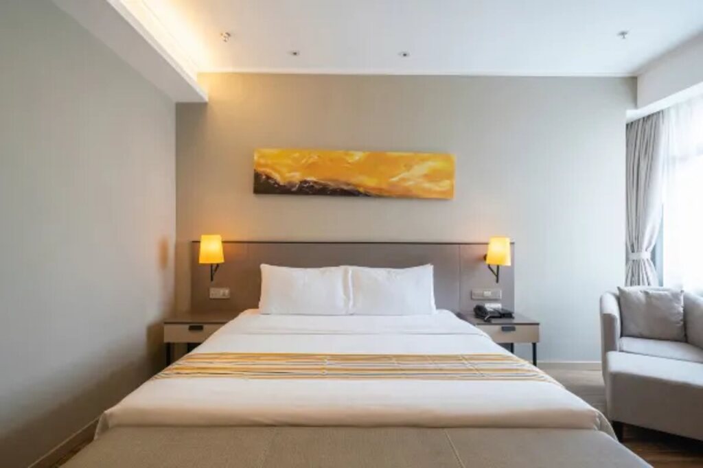 Шэньян: Home Inn Plus (Shenyang Sanhao Street Shengjing Hospital)