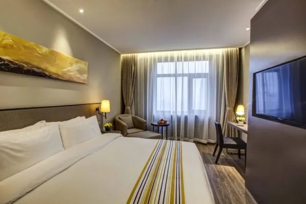 Шэньян: Home Inn Plus (Shenyang Sanhao Street Shengjing Hospital)
