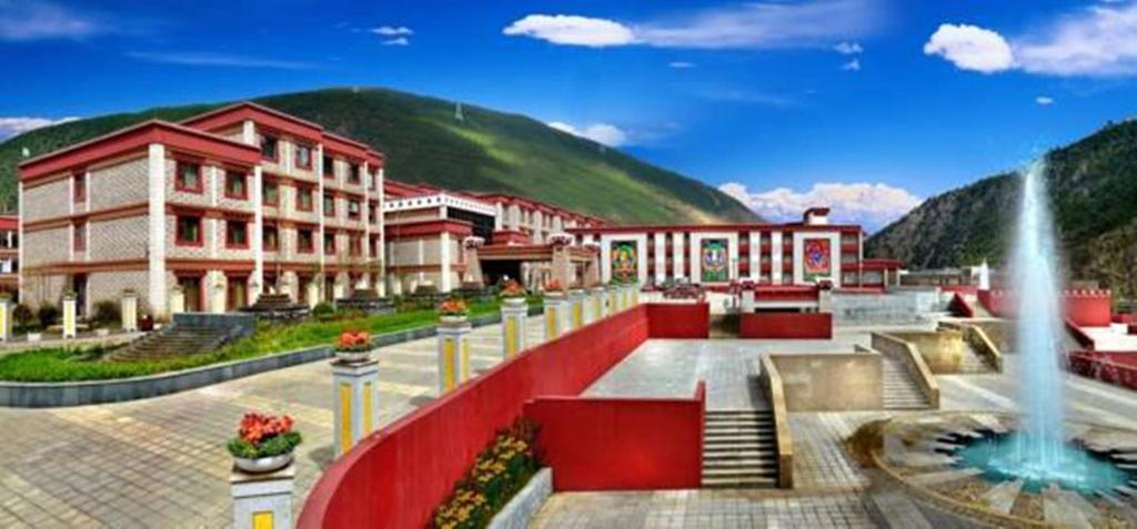 Шангри-Ла: Crowne Plaza Yading, an IHG Hotel