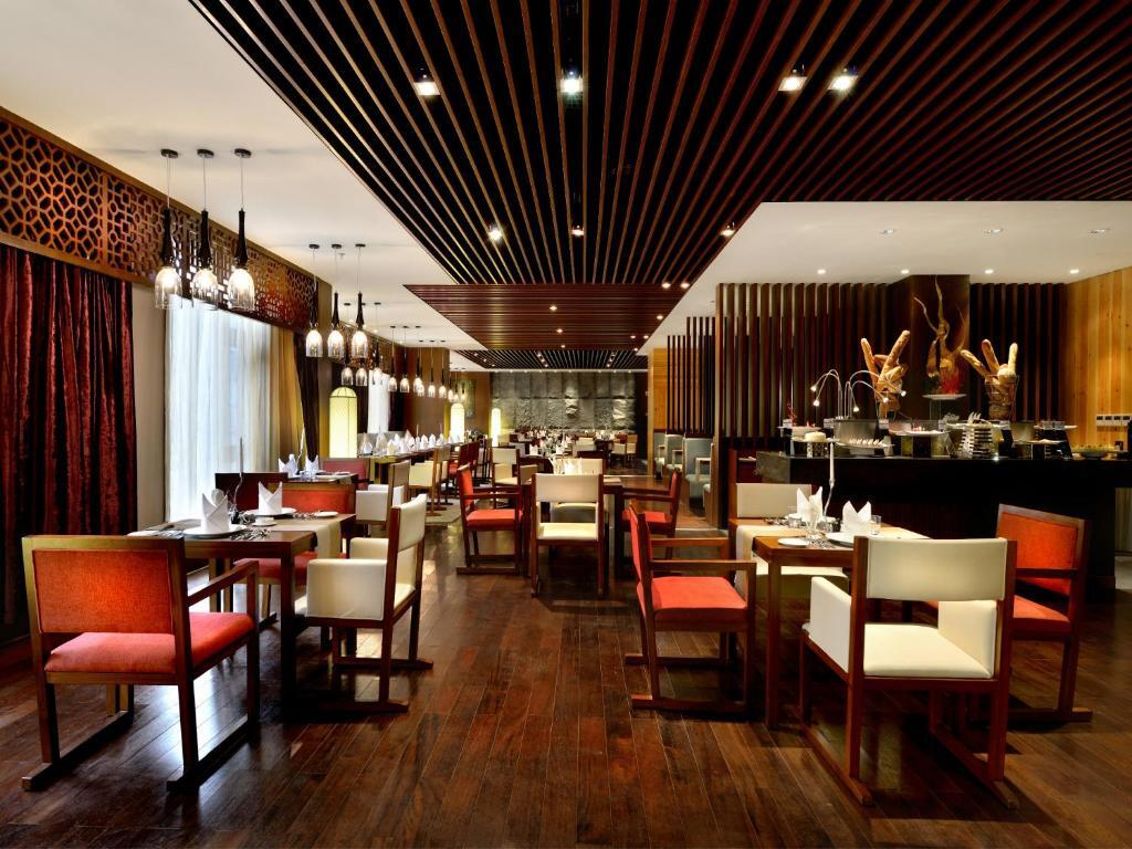 Шангри-Ла: Crowne Plaza Yading, an IHG Hotel