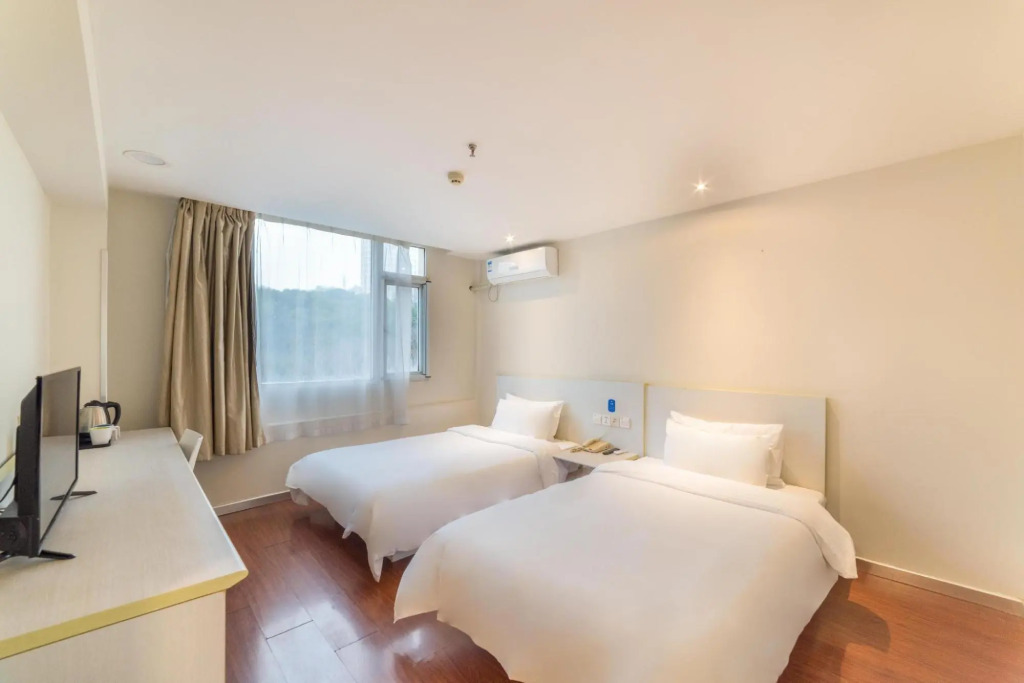 Ухань: Hanting Hotel (Wuhan guangbutun subway station store)