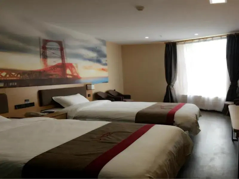 Лучжоу: Thank Inn Hotel Sichuan Luzhou Longmatan District Kaixuan City