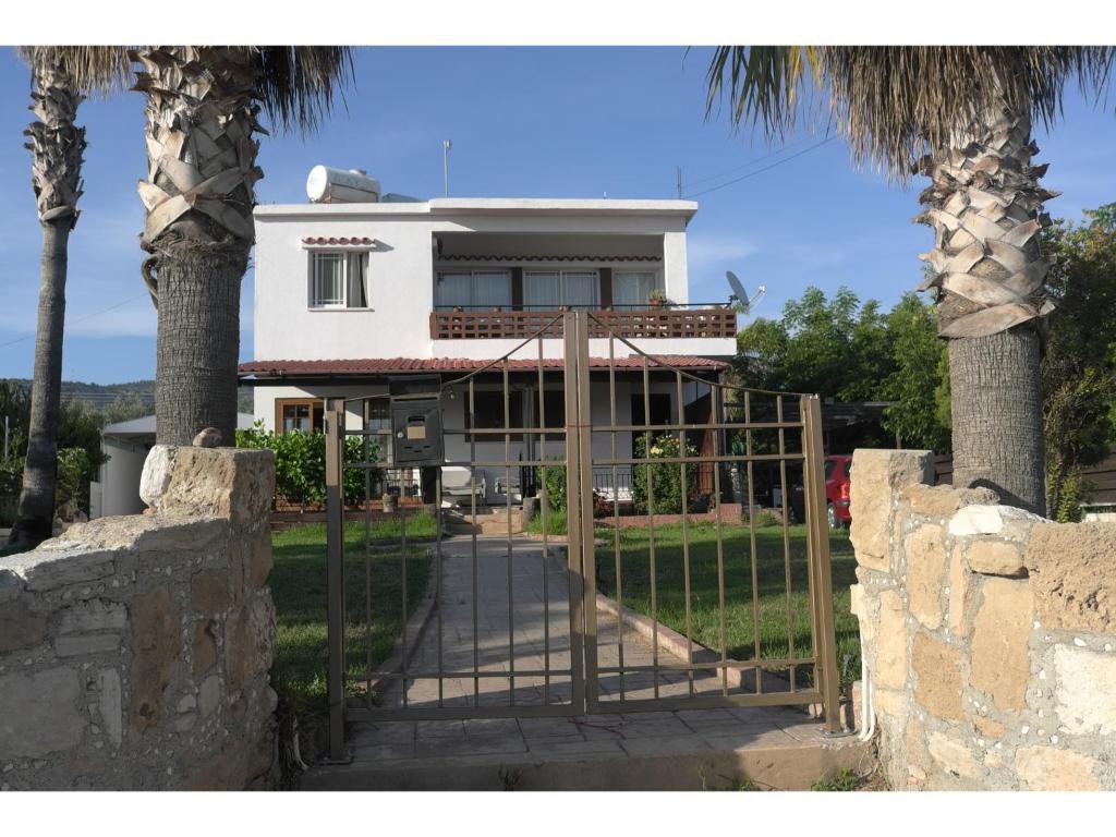 Пейя: Nice house,close to Coral bay beach