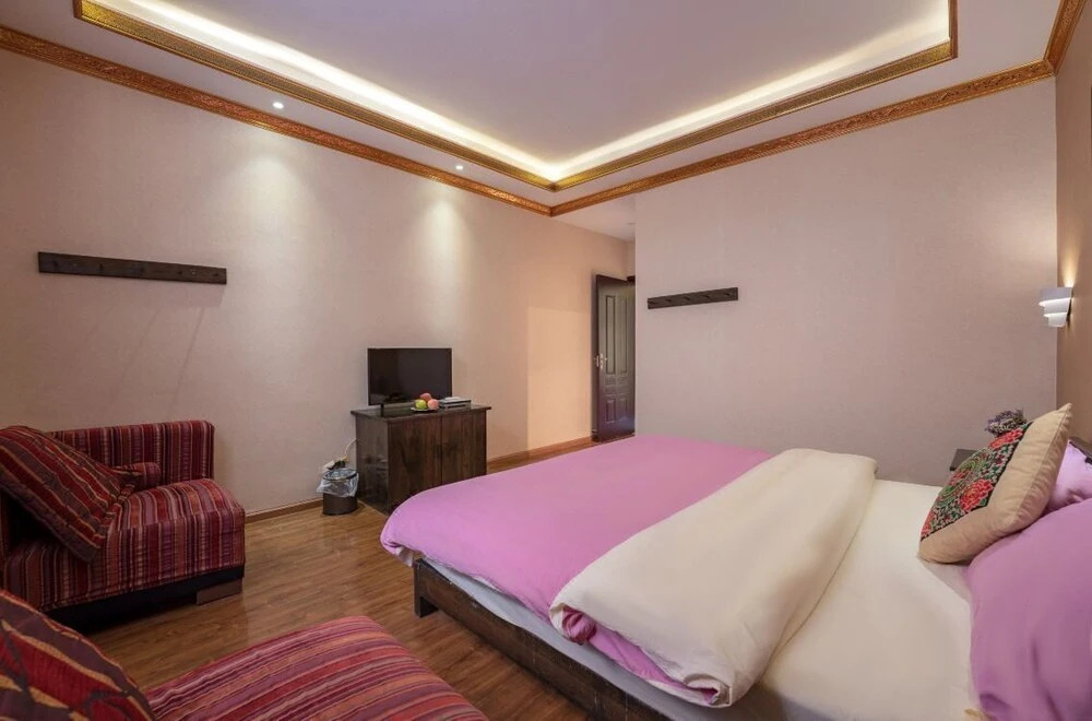 Шангри-Ла: Youjia Hotel