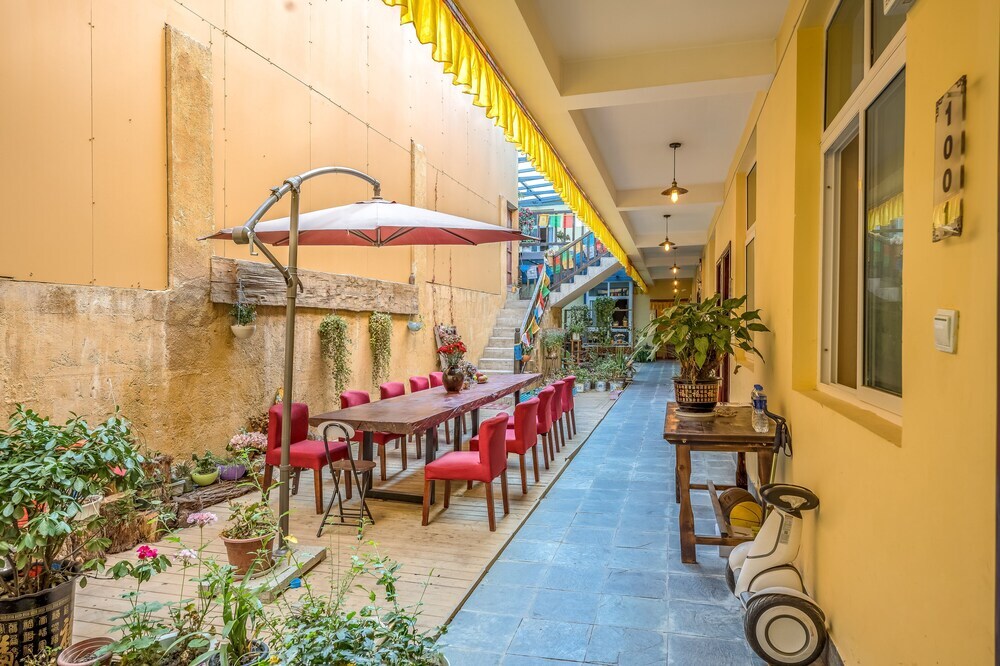 Шангри-Ла: Youjia Hotel