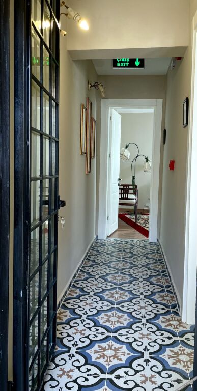 Урла: 1870 Tas Konak Otel Sanat Sokagi