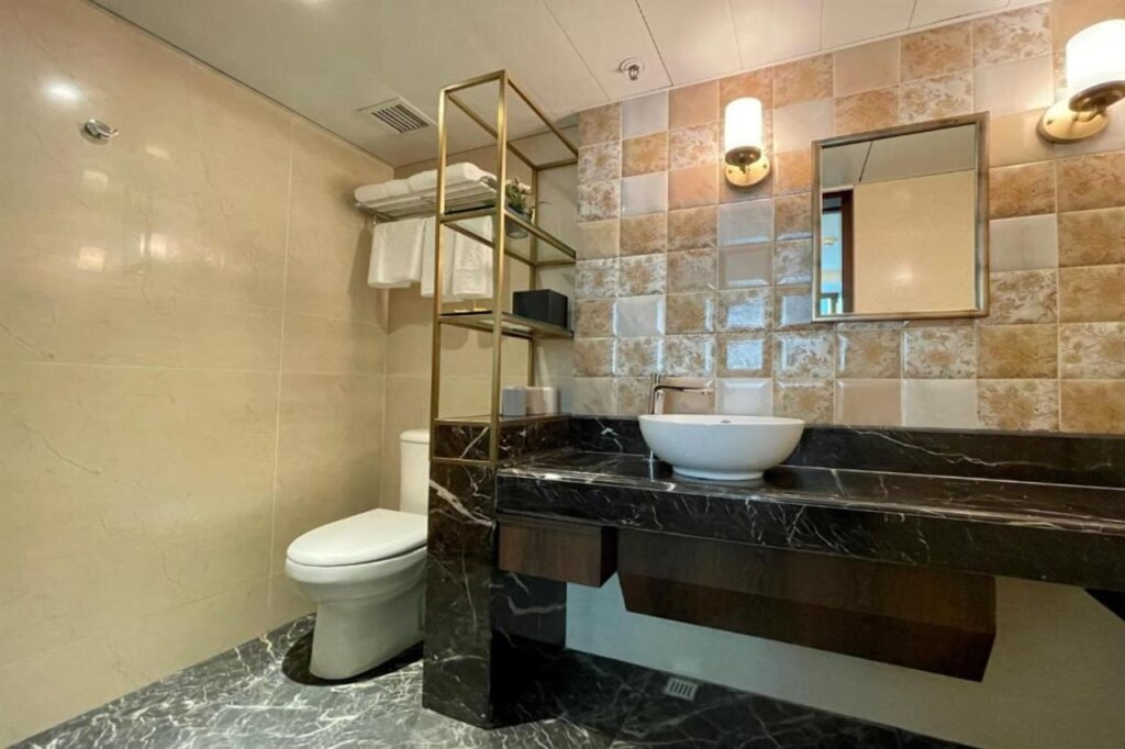 Гонконг: Lander Grand Hotel