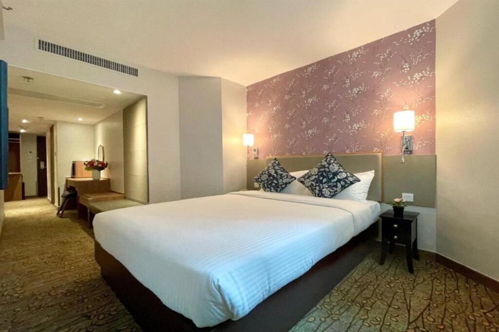Гонконг: Lander Grand Hotel