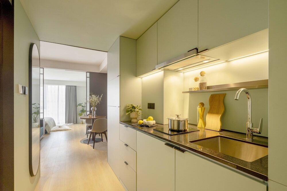 Пекин: base-Wangfujing Serviced Apartment