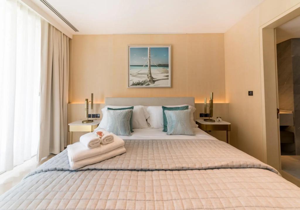 Дубай: Luxury Sea View Apt in Five Resort on the Palm