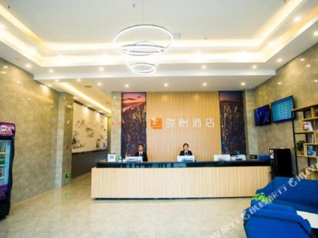Лоян: JUN Hotels（YiChuan HuaMei Building materials city）