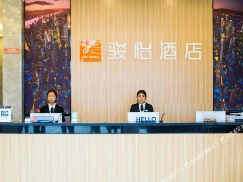 Лоян: JUN Hotels（YiChuan HuaMei Building materials city）