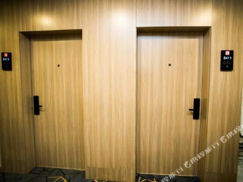 Лоян: JUN Hotels（YiChuan HuaMei Building materials city）