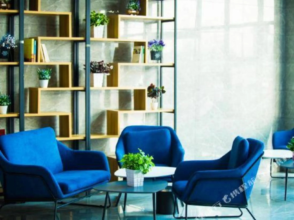 Лоян: JUN Hotels（YiChuan HuaMei Building materials city）