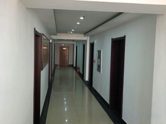 Чаоян: Chaoyang Business Hotel