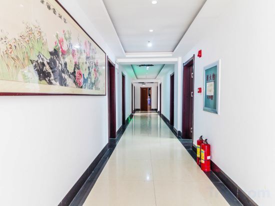Чаоян: Chaoyang Business Hotel