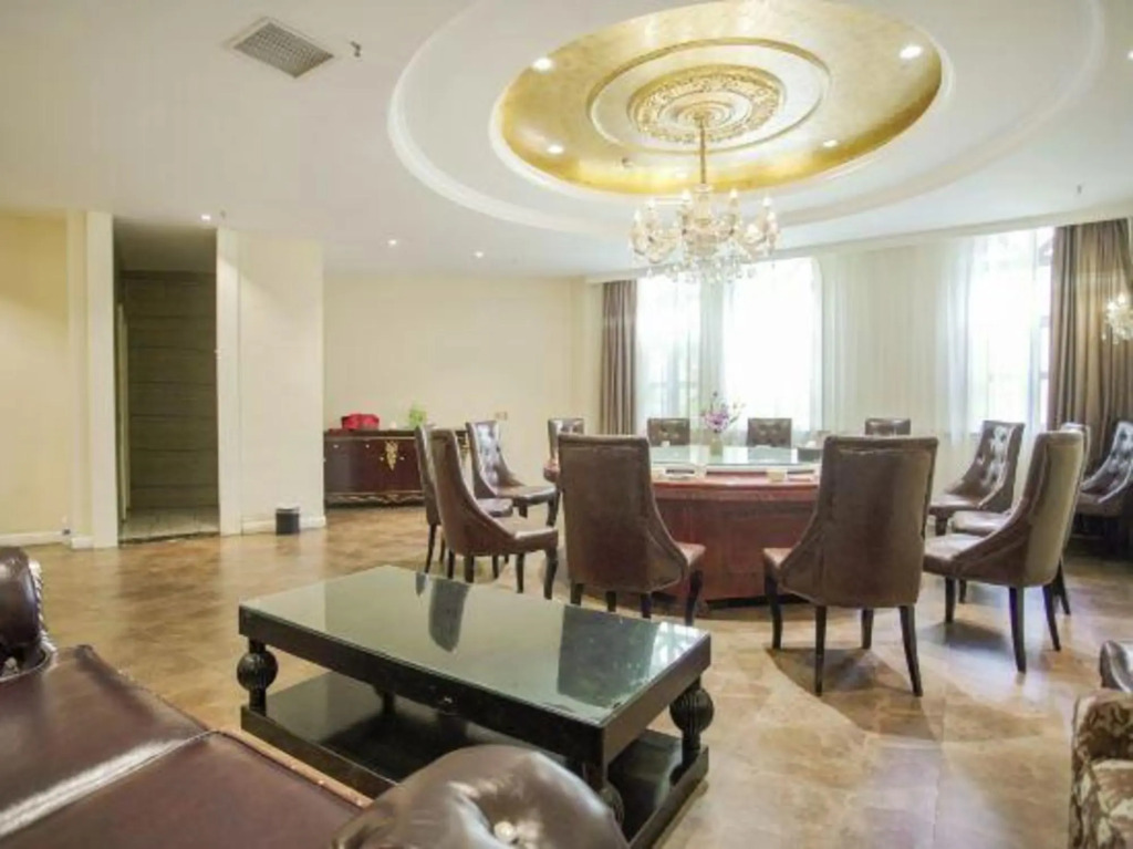 Чжэнчжоу: Binhe  Hotspring  Holiday  Hotel