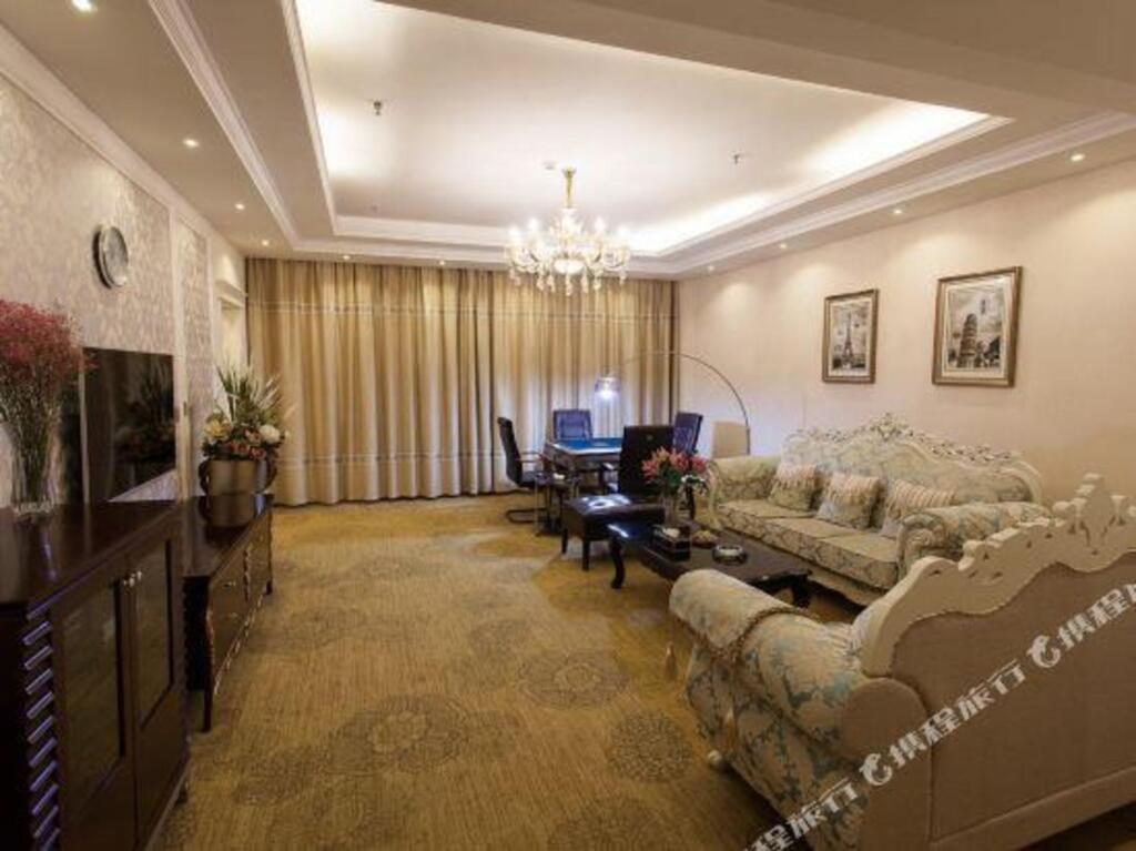 Чжэнчжоу: Binhe  Hotspring  Holiday  Hotel