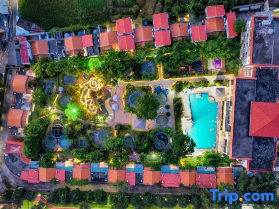 Хойчжоу: Shunyi Oriental baipenhu Hot Spring Hotel (Huizhou Huidong Baipenzhu store)