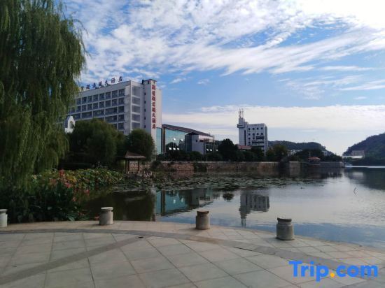 Цзюцзян: Yuanming Lake Junlan Hotel