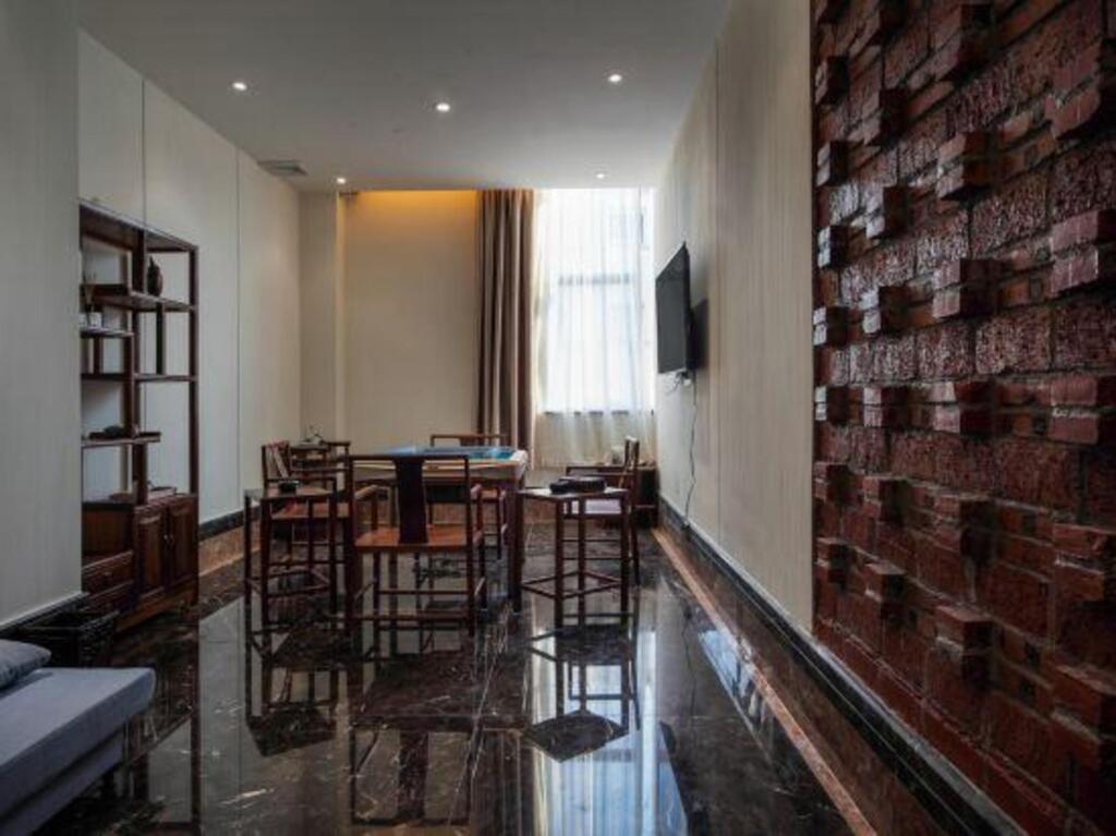 Чжуншань: 中山百盛假日酒店
