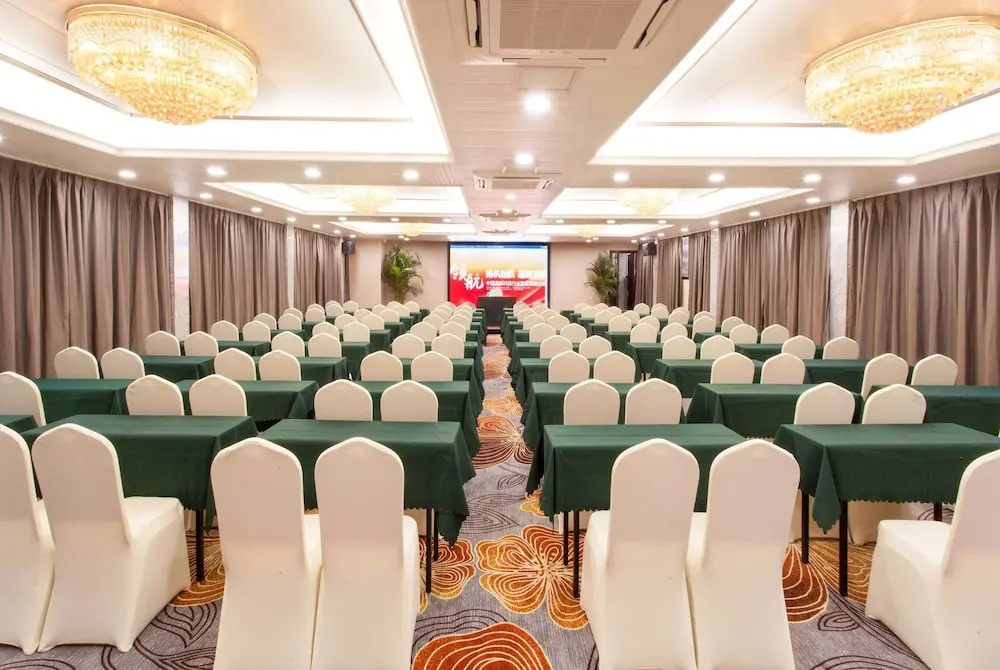 Гуйлинь: Days Inn by Wyndham Business Place Guilin Yishun