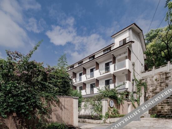 Чунцин: or Mountain and Poetry Courtyard Hostel