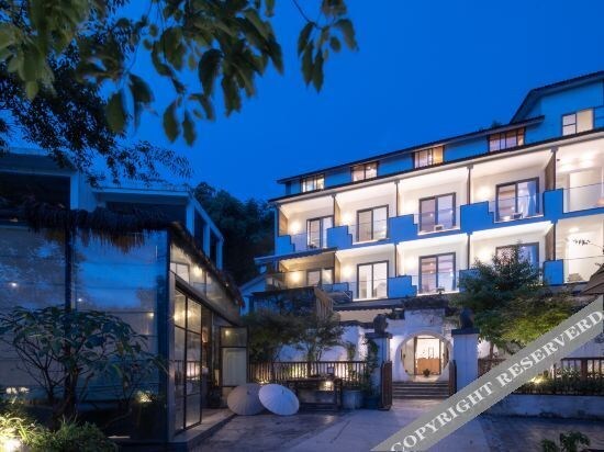 Чунцин: or Mountain and Poetry Courtyard Hostel
