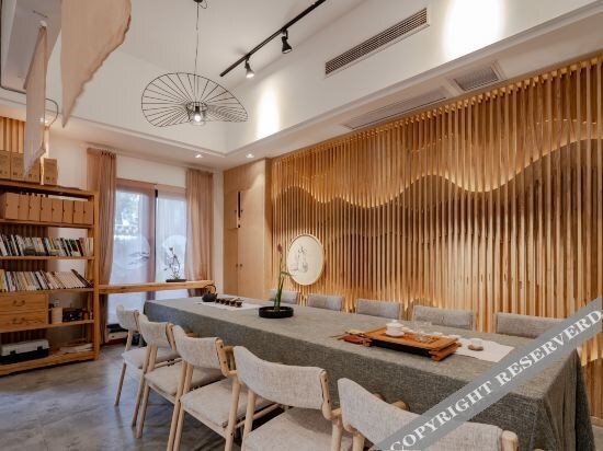 Чунцин: or Mountain and Poetry Courtyard Hostel