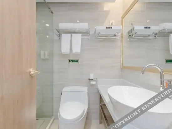 Сичан: Vienna 3 Best Hotel (Xichang Qionghai Wetland Park Hangtian Avenue)