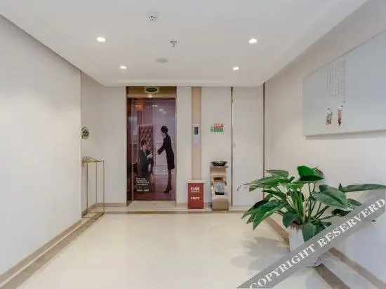 Сичан: Vienna 3 Best Hotel (Xichang Qionghai Wetland Park Hangtian Avenue)