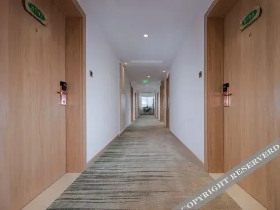 Сичан: Vienna 3 Best Hotel (Xichang Qionghai Wetland Park Hangtian Avenue)
