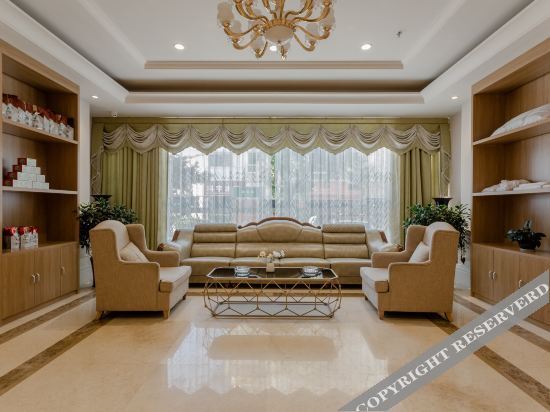 Сичан: Vienna 3 Best Hotel (Xichang Qionghai Wetland Park Hangtian Avenue)